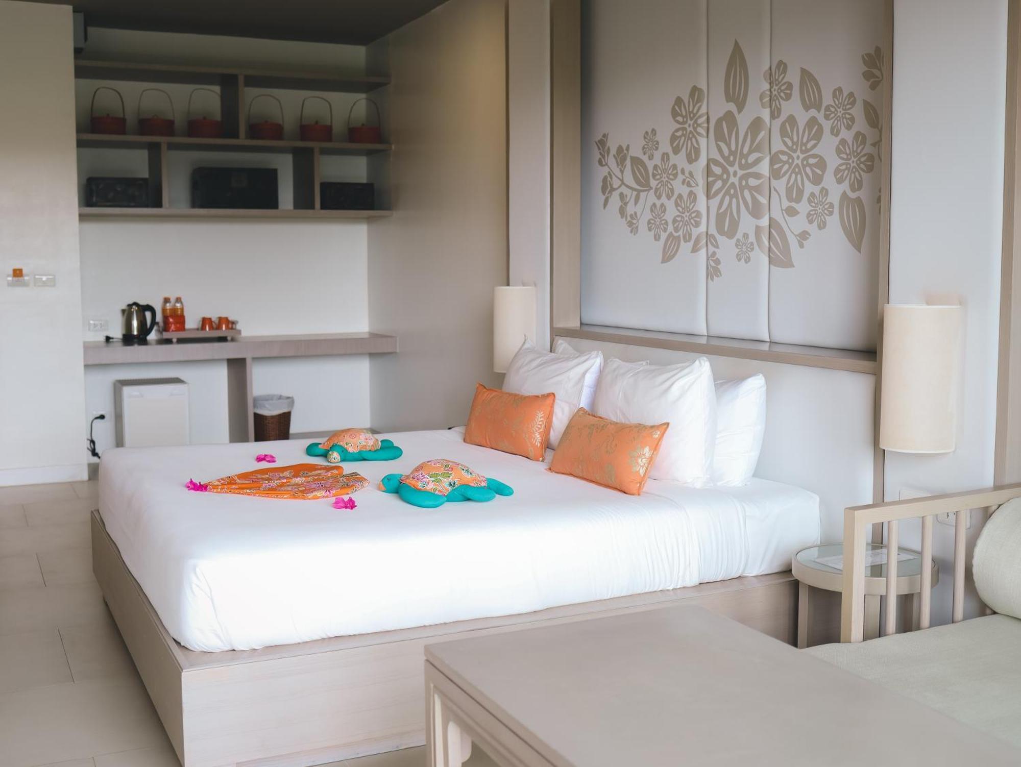 Proud Phuket, Naiyang 酒店 4*