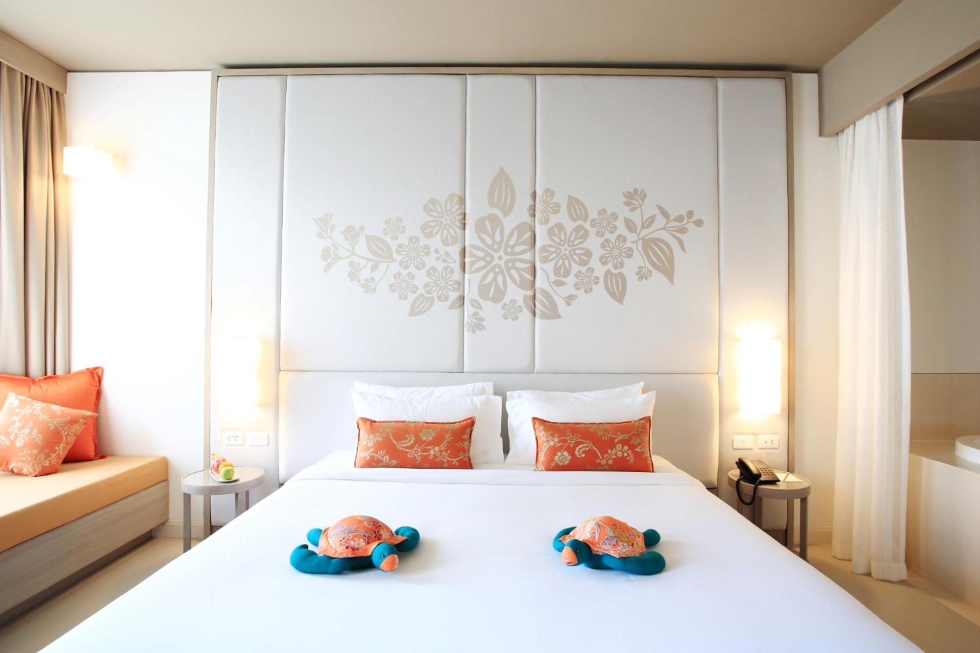 Proud Phuket, Naiyang 4*